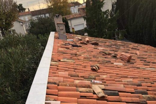Habillage en zinc d&#8217;un faitage monopente en tuile canal à Saintes, Charente Maritime